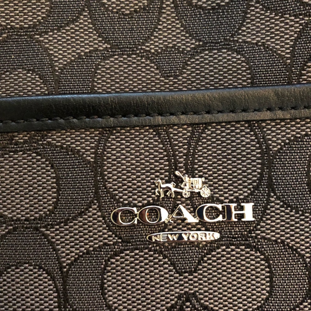 Coach Purse! Authentic - Picture 3 of 6